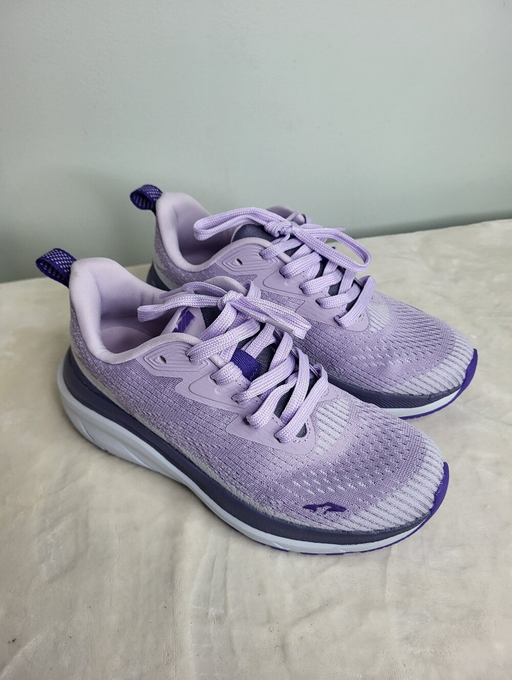 Avia Light Purple Memory Foam Lace-Up Athletic Sneakers. Size 6